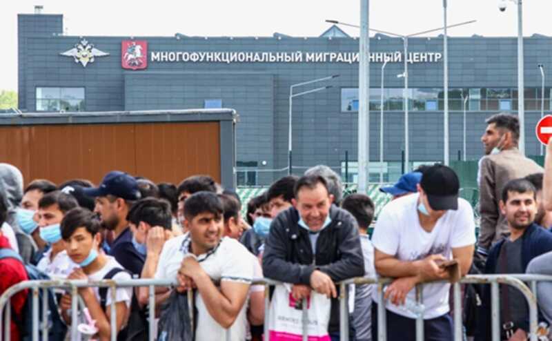 Путин продлил срок легализации для мигрантов в России