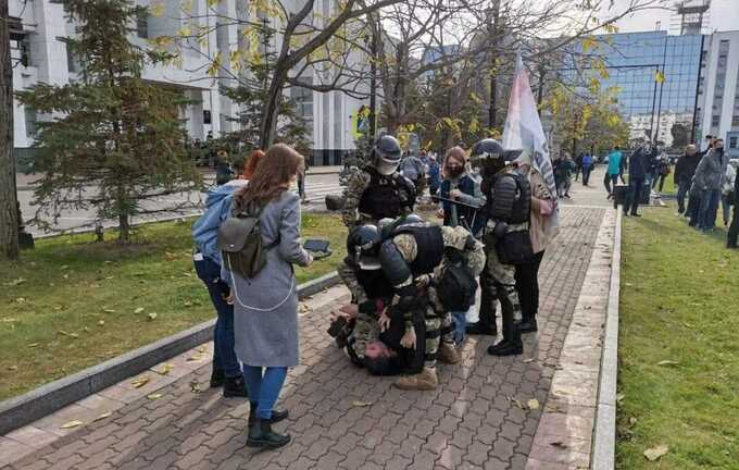 Самый жестокий разгон митинга: В Хабаровске в 92-ю акцию протестующих избивали и пытали