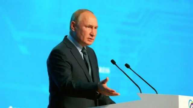 Путин объяснил, почему он не заразился коронавирусом после вспышки в своем окружении