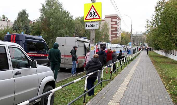 Число жертв стрельбы в школе российского Ижевска выросло до 15 человек. Большинство из них дети