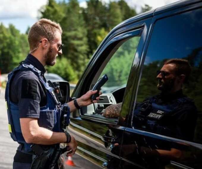 В Латвии начал действовать закон, запрещающий использование автомобилей с российскими номерными знаками