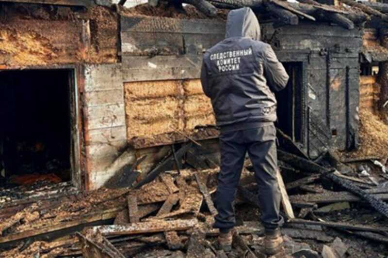 В частном доме в Якутске случился пожар, в результате которого погибли взрослый человек и ребенок