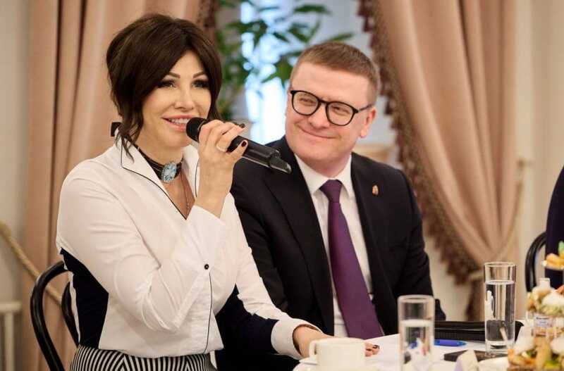 Супругу Алексея Текслера продолжают официально представлять как "первую леди региона"