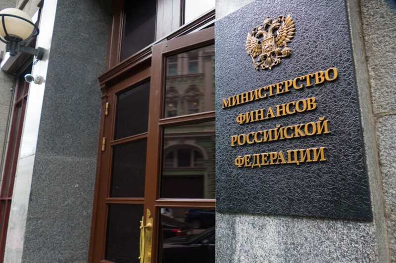 Министерство финансов России увеличило дефицит бюджета в связи с падением цен на нефть