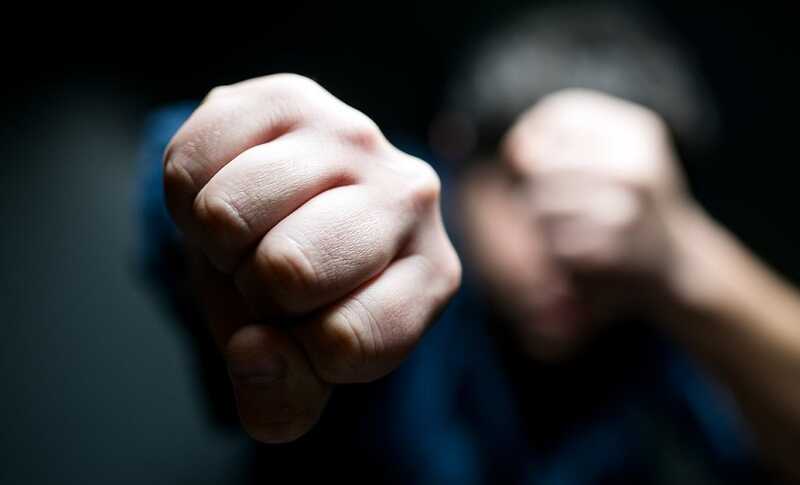 В Самаре музыкант избил подростка после некорректного замечания в ходе конфликта