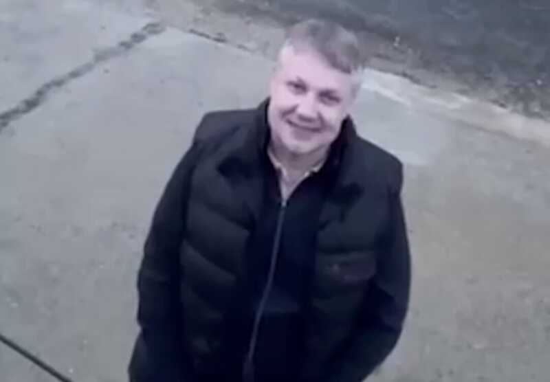 В Московской области мужчина, управляя автомобилем Infiniti, врезался в столб и обнажил гениталии