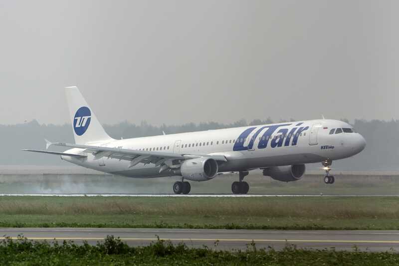 Самолет авиакомпании UTair, вылетевший из Дубая, вернулся в аэропорт из-за технической неисправности