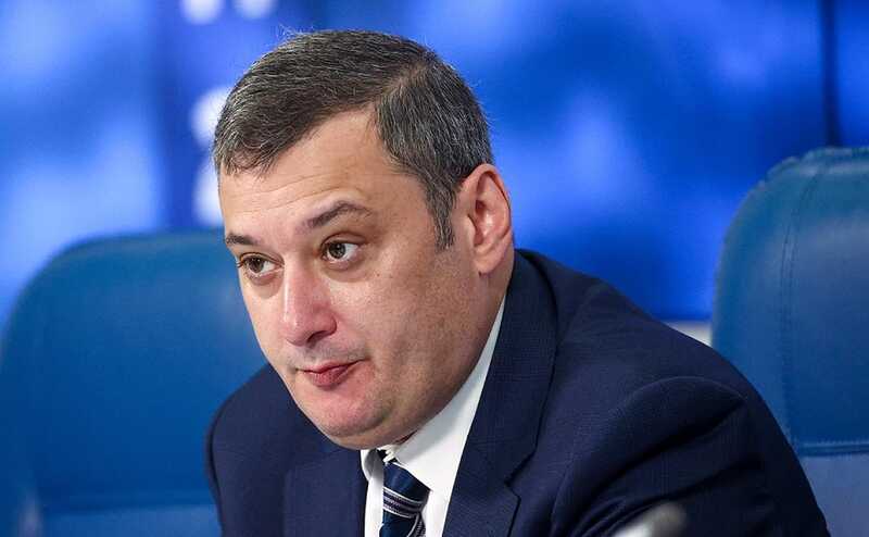 Военнослужащий, стрелявший в Судже ради развлечения, погиб в ДТП во время погони, - Александр Хинштейн